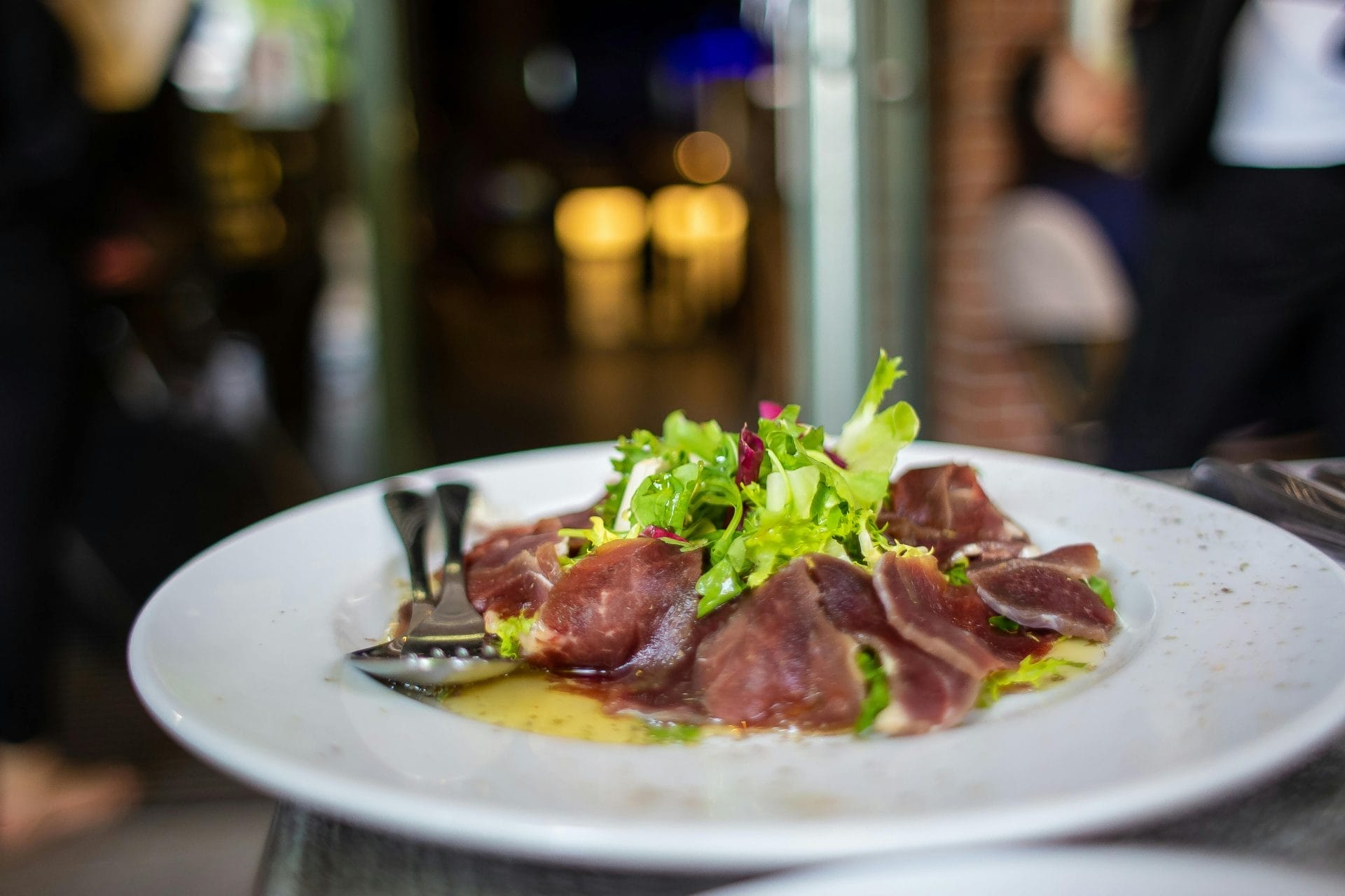 Maîtriser l’art du carpaccio de bœuf : la recette digne d’un restaurant